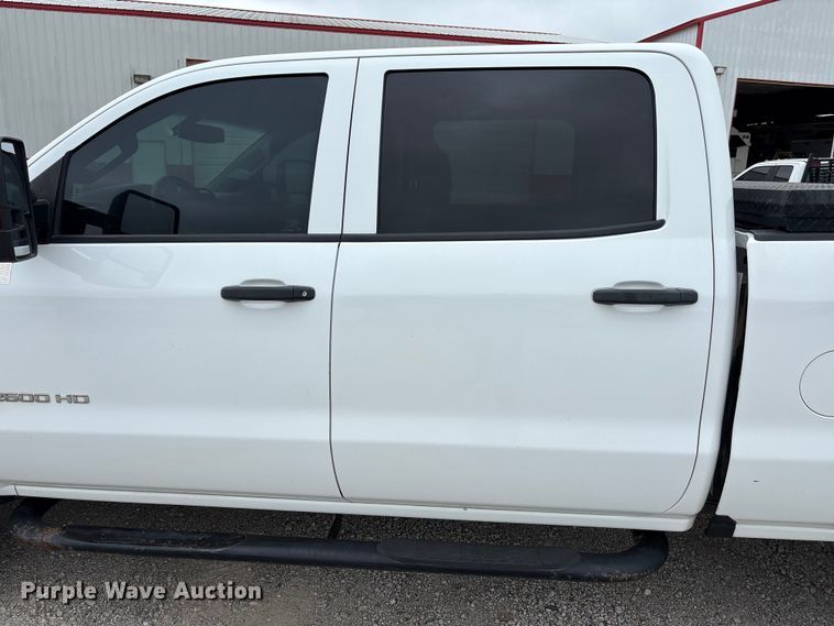 image for item EW1543 2019 GMC Sierra 2500HD Crew Cab pickup truck