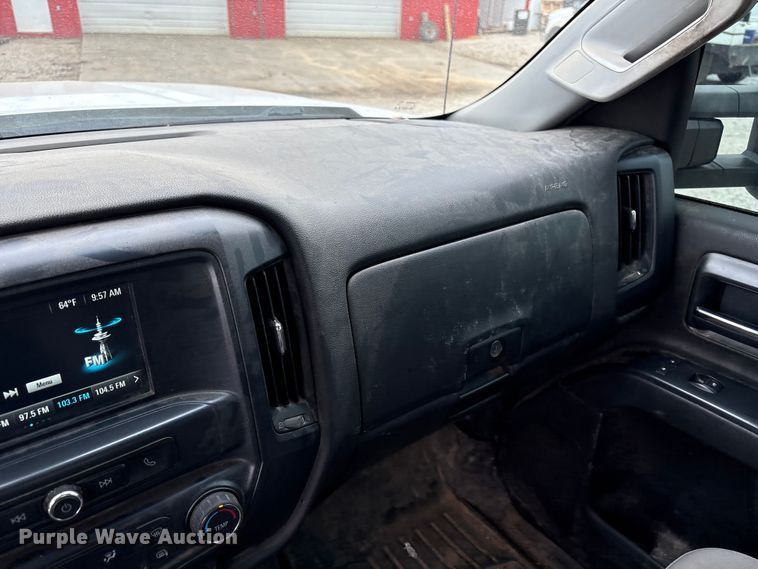 image for item EW1543 2019 GMC Sierra 2500HD Crew Cab pickup truck