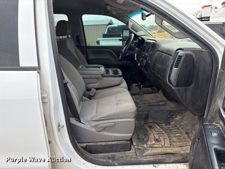 image for item EW1543 2019 GMC Sierra 2500HD Crew Cab pickup truck