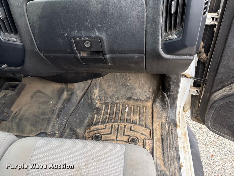 image for item EW1543 2019 GMC Sierra 2500HD Crew Cab pickup truck