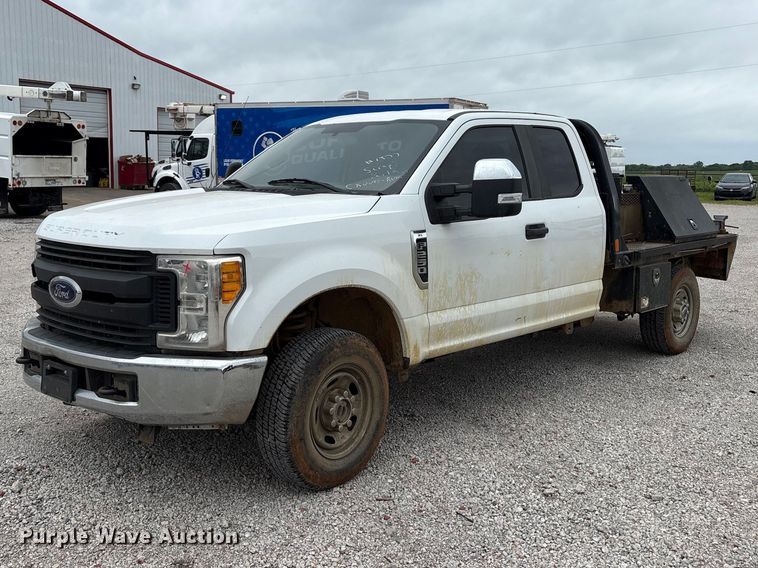 2017 Ford F250 Super Duty XL Ext. Cab flatbed pickup truck