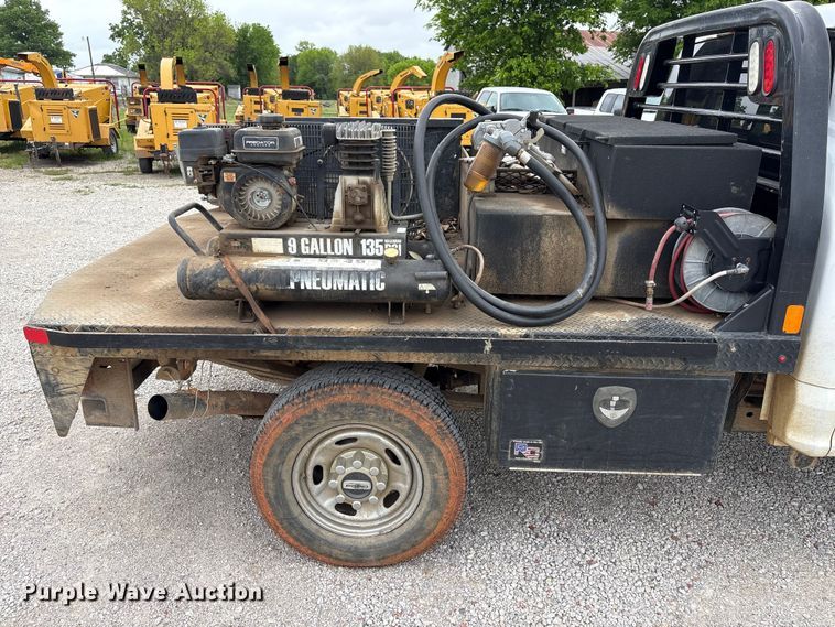 image for item EW1551 2017 Ford F250 Super Duty XL Ext. Cab flatbed pickup truck