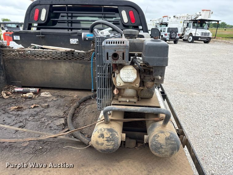 image for item EW1551 2017 Ford F250 Super Duty XL Ext. Cab flatbed pickup truck