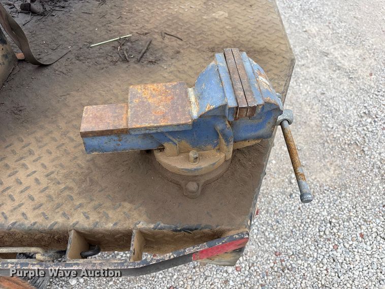 image for item EW1551 2017 Ford F250 Super Duty XL Ext. Cab flatbed pickup truck