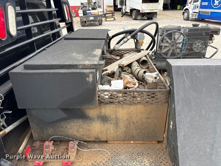 image for item EW1551 2017 Ford F250 Super Duty XL Ext. Cab flatbed pickup truck