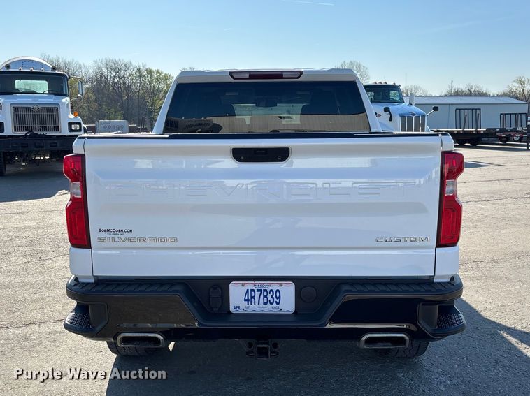 image for item FB3395 2021 Chevrolet Silverado 1500 Crew Cab pickup truck