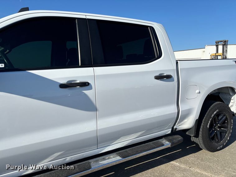 image for item FB3395 2021 Chevrolet Silverado 1500 Crew Cab pickup truck