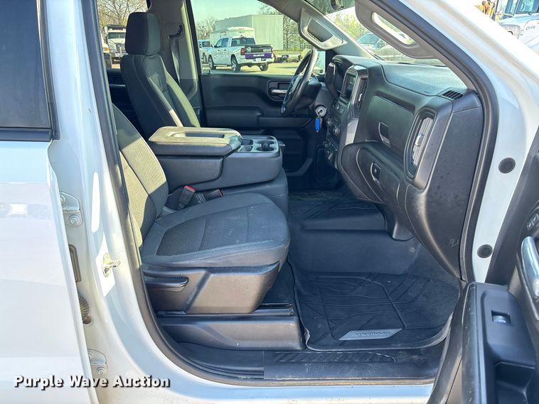 image for item FB3395 2021 Chevrolet Silverado 1500 Crew Cab pickup truck