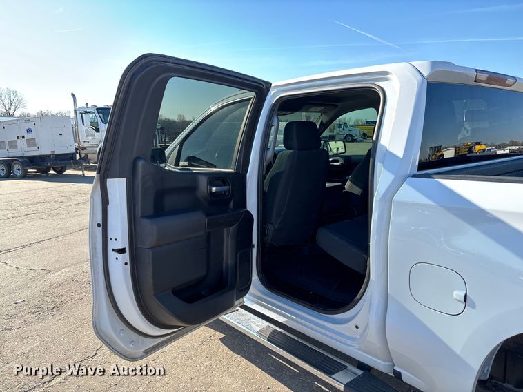 image for item FB3395 2021 Chevrolet Silverado 1500 Crew Cab pickup truck