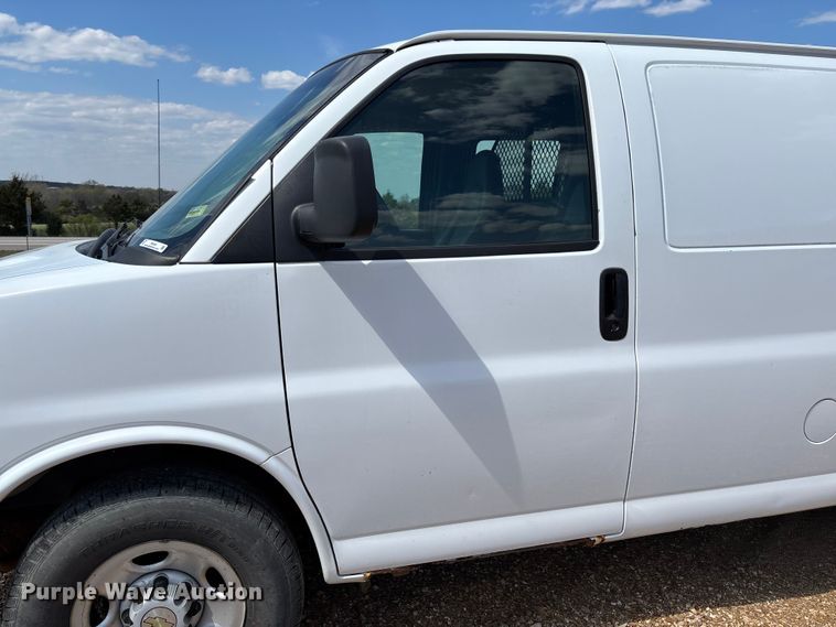 image for item FB3400 2008 Chevrolet Express 3500 van