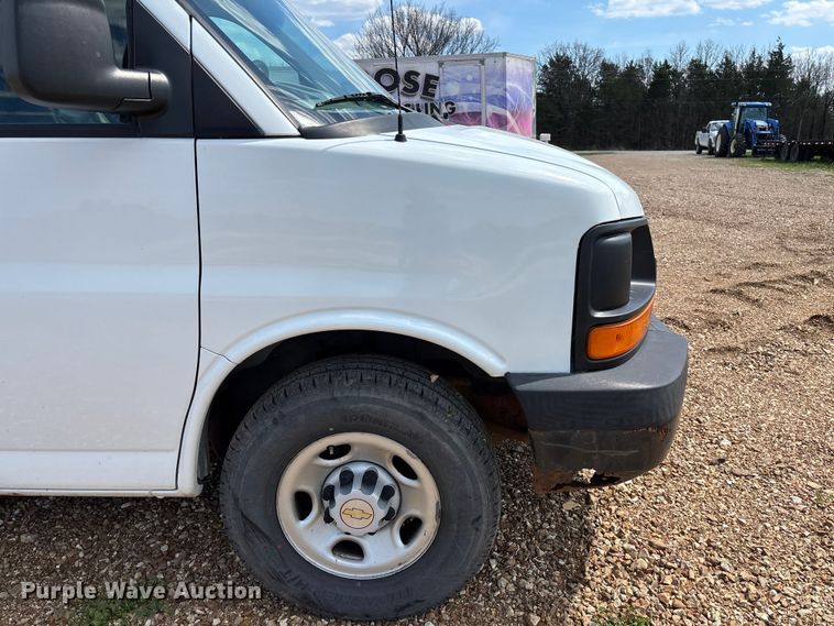 image for item FB3400 2008 Chevrolet Express 3500 van