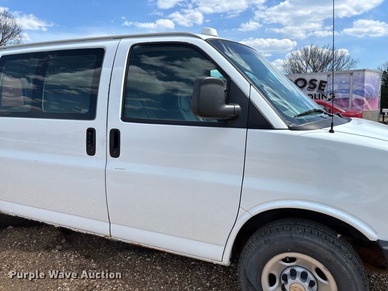 image for item FB3400 2008 Chevrolet Express 3500 van