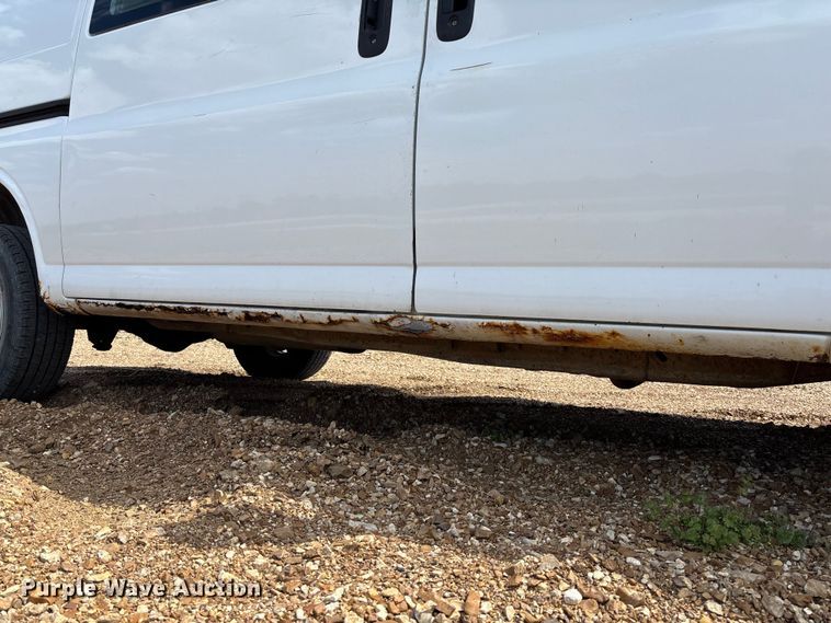 image for item FB3400 2008 Chevrolet Express 3500 van