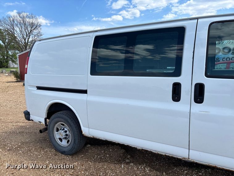image for item FB3400 2008 Chevrolet Express 3500 van