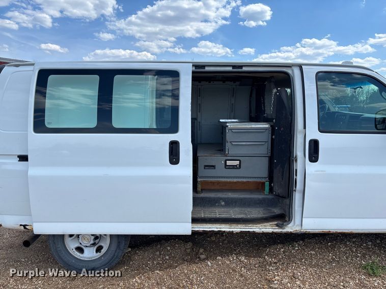 image for item FB3400 2008 Chevrolet Express 3500 van