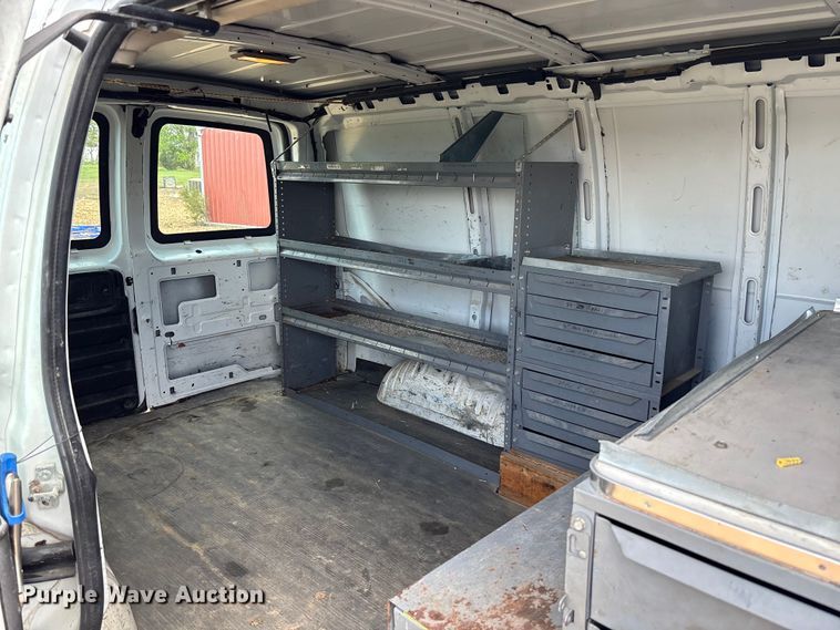 image for item FB3400 2008 Chevrolet Express 3500 van