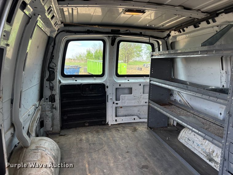 image for item FB3400 2008 Chevrolet Express 3500 van