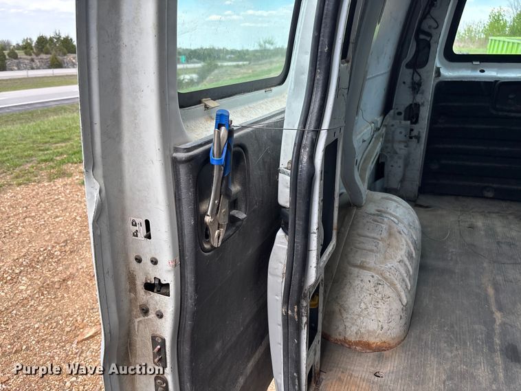 image for item FB3400 2008 Chevrolet Express 3500 van