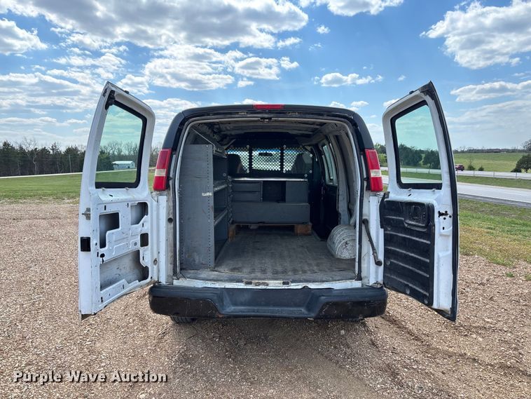image for item FB3400 2008 Chevrolet Express 3500 van
