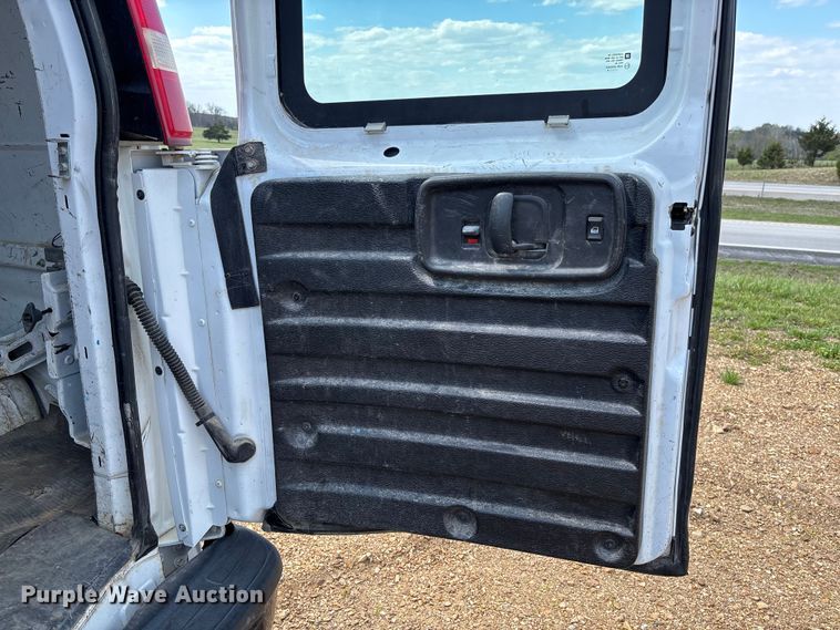 image for item FB3400 2008 Chevrolet Express 3500 van