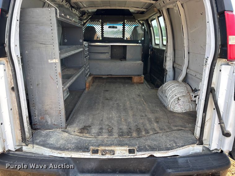 image for item FB3400 2008 Chevrolet Express 3500 van