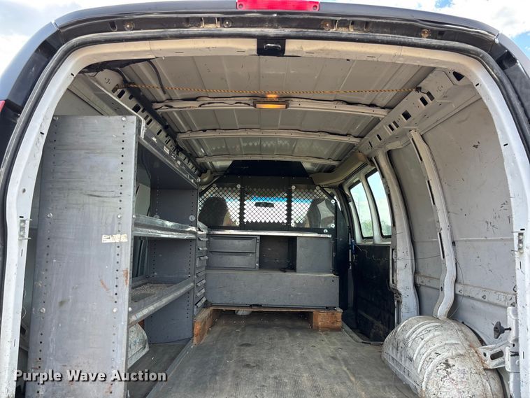 image for item FB3400 2008 Chevrolet Express 3500 van