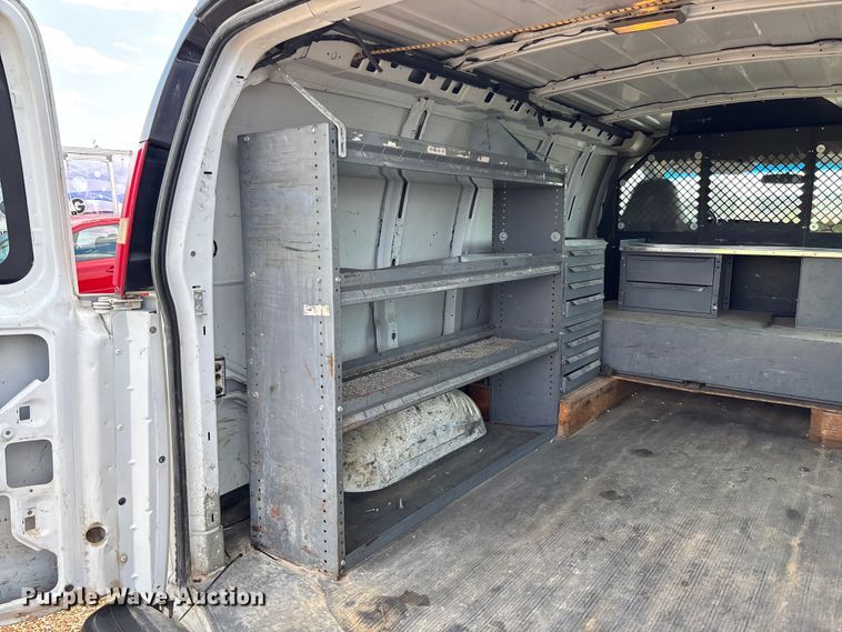 image for item FB3400 2008 Chevrolet Express 3500 van