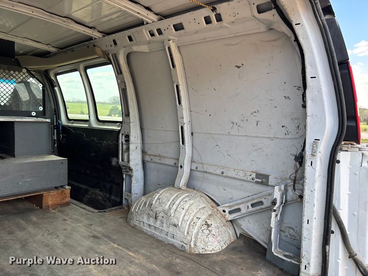 image for item FB3400 2008 Chevrolet Express 3500 van