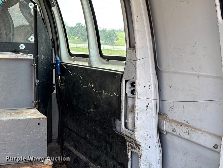 image for item FB3400 2008 Chevrolet Express 3500 van