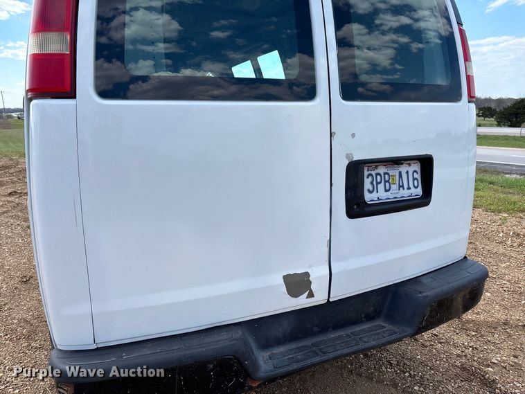 image for item FB3400 2008 Chevrolet Express 3500 van