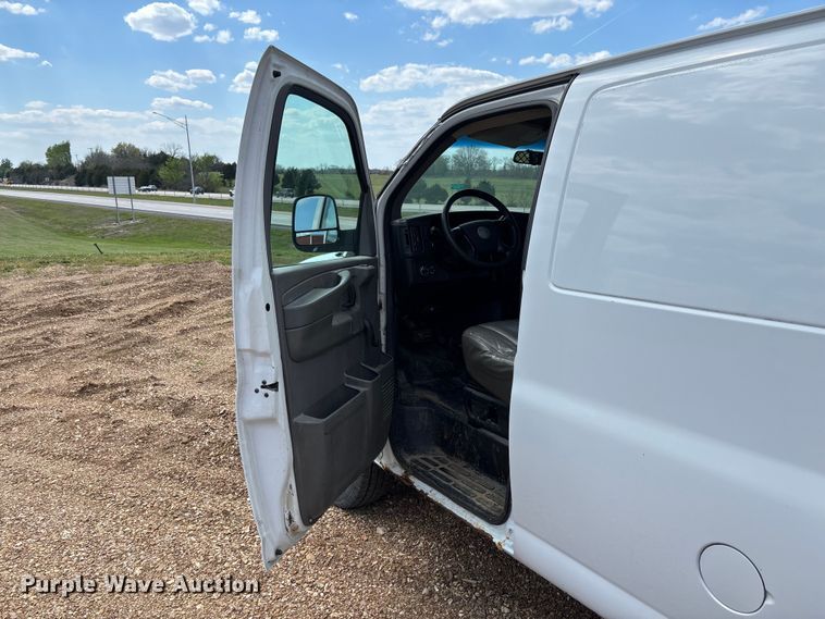 image for item FB3400 2008 Chevrolet Express 3500 van