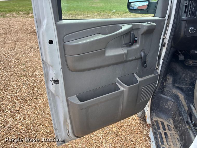 image for item FB3400 2008 Chevrolet Express 3500 van