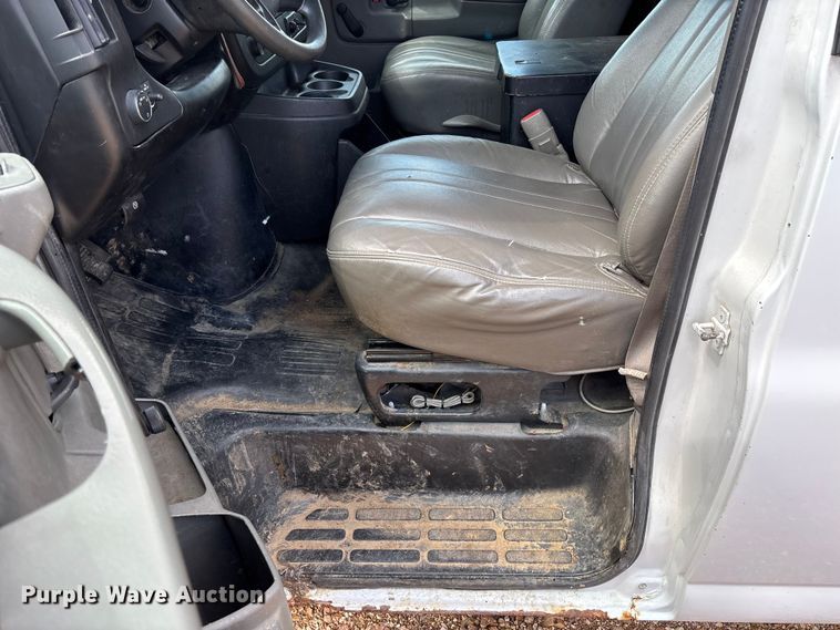 image for item FB3400 2008 Chevrolet Express 3500 van