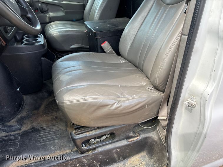 image for item FB3400 2008 Chevrolet Express 3500 van