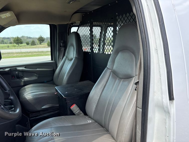image for item FB3400 2008 Chevrolet Express 3500 van
