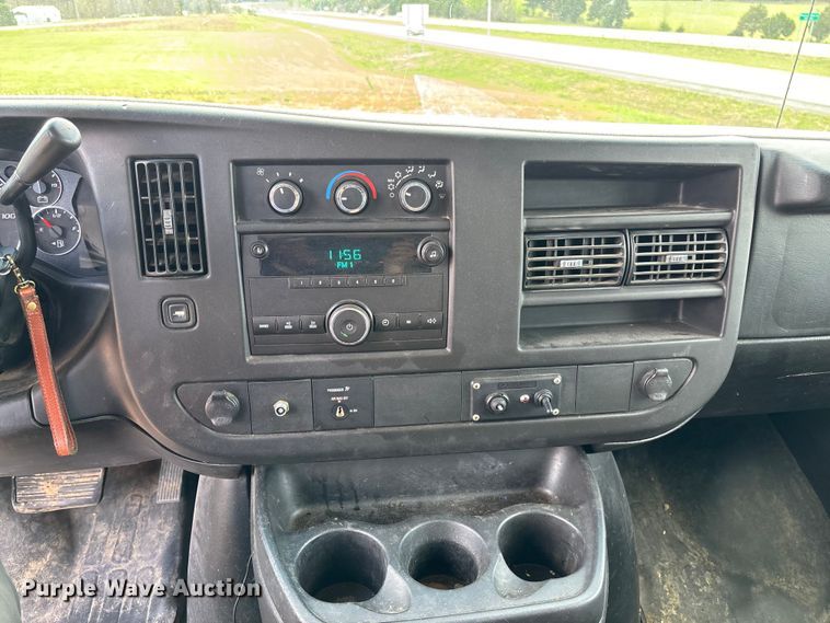 image for item FB3400 2008 Chevrolet Express 3500 van