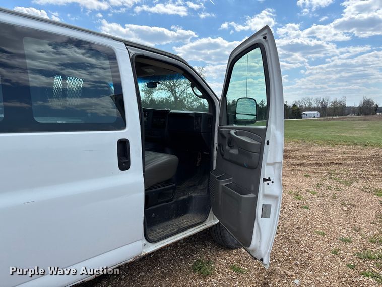 image for item FB3400 2008 Chevrolet Express 3500 van