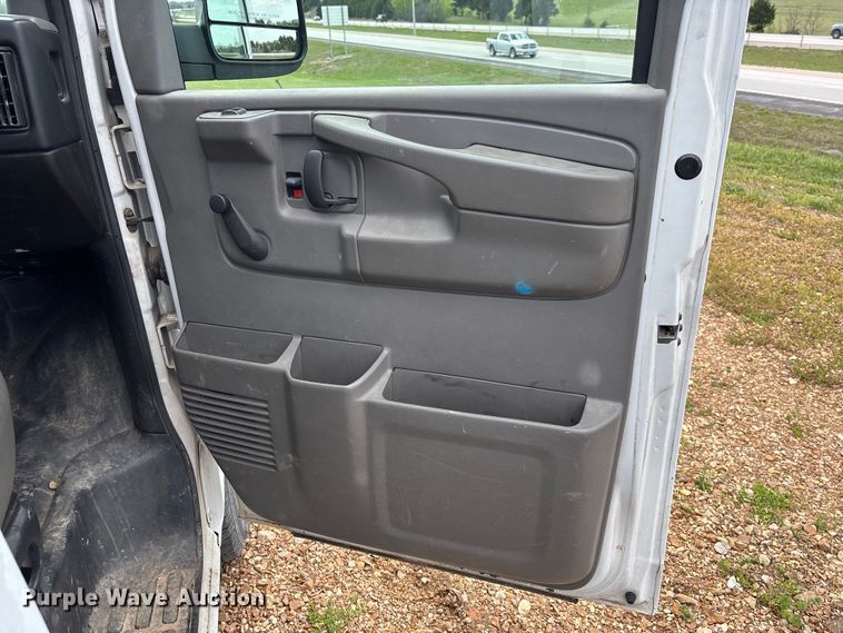 image for item FB3400 2008 Chevrolet Express 3500 van