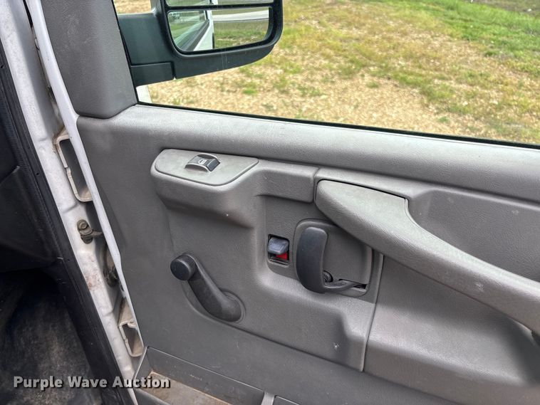 image for item FB3400 2008 Chevrolet Express 3500 van