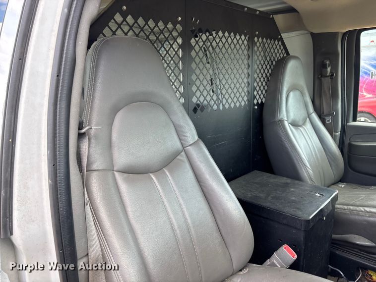 image for item FB3400 2008 Chevrolet Express 3500 van
