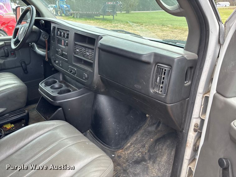 image for item FB3400 2008 Chevrolet Express 3500 van
