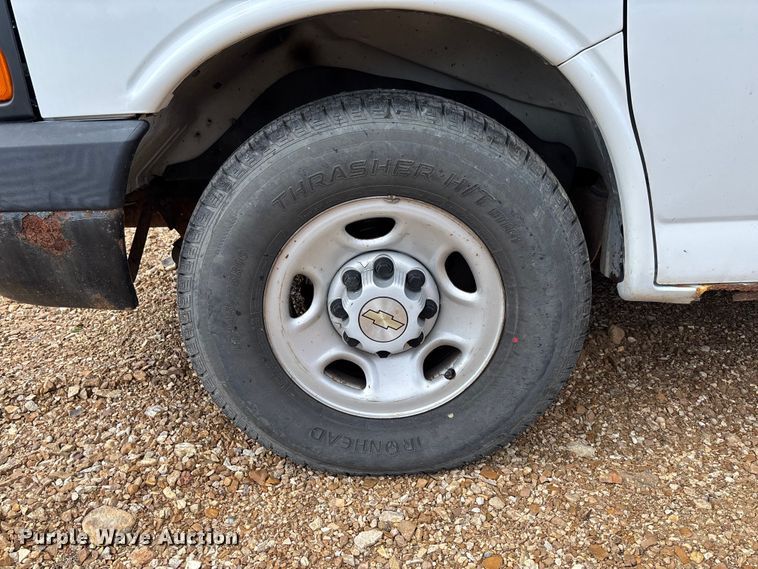 image for item FB3400 2008 Chevrolet Express 3500 van