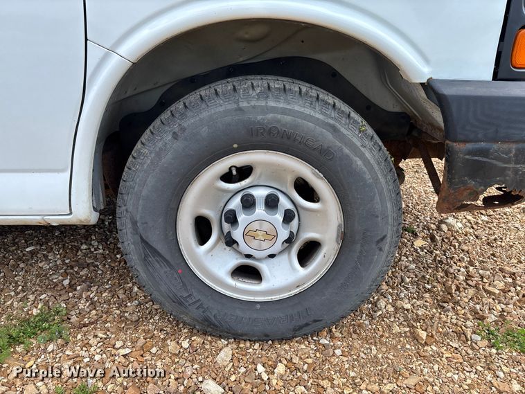 image for item FB3400 2008 Chevrolet Express 3500 van