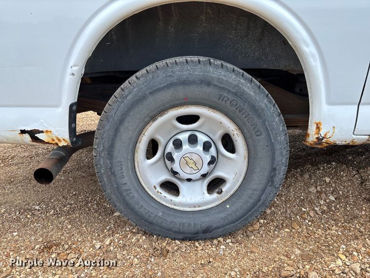 image for item FB3400 2008 Chevrolet Express 3500 van