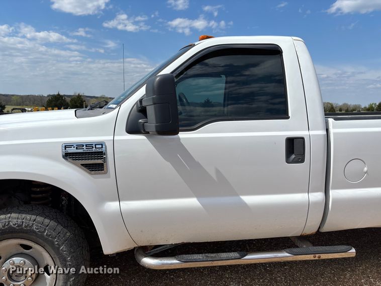image for item FB3401 2009 Ford F250 Super Duty pickup truck