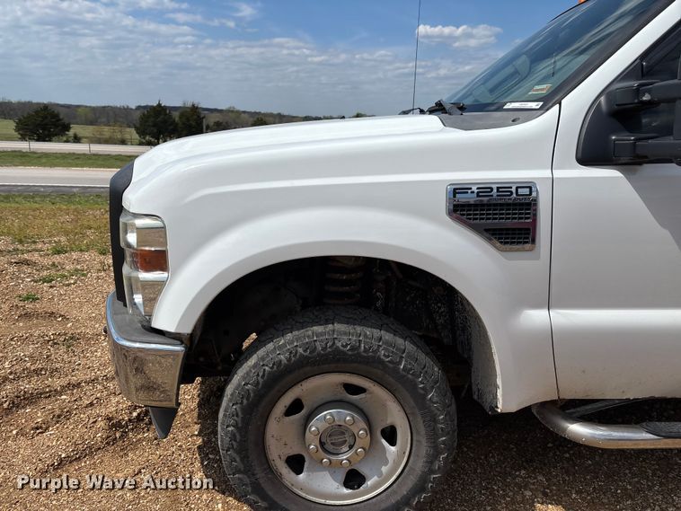 image for item FB3401 2009 Ford F250 Super Duty pickup truck