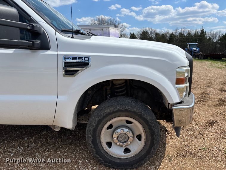 image for item FB3401 2009 Ford F250 Super Duty pickup truck
