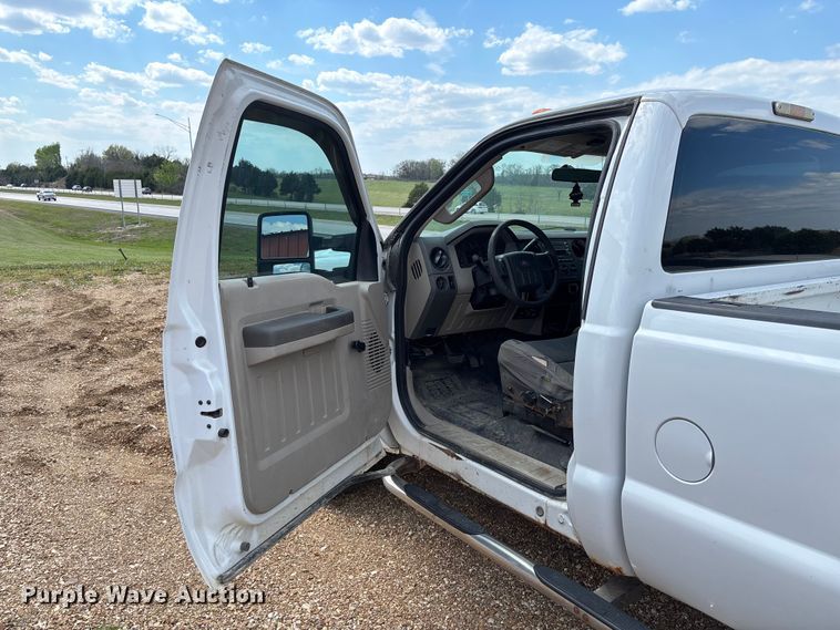 image for item FB3401 2009 Ford F250 Super Duty pickup truck