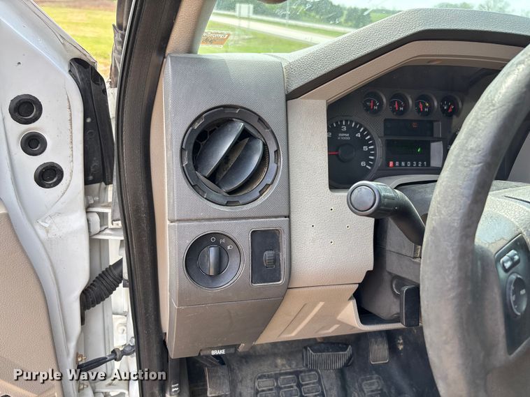 image for item FB3401 2009 Ford F250 Super Duty pickup truck
