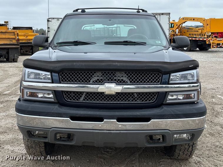 image for item FB3413 2004 Chevrolet Avalanche Crew Cab pickup truck